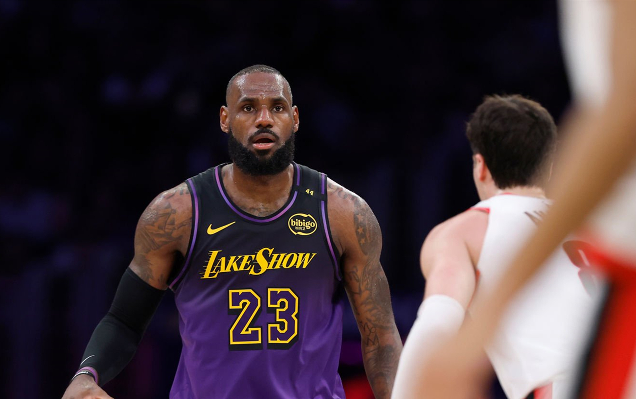 九游体育app-浓眉哥连续五场比赛得分超过领先优势明显，RNG不断突破！全场沸腾不已(浓眉哥戴维斯总得分)