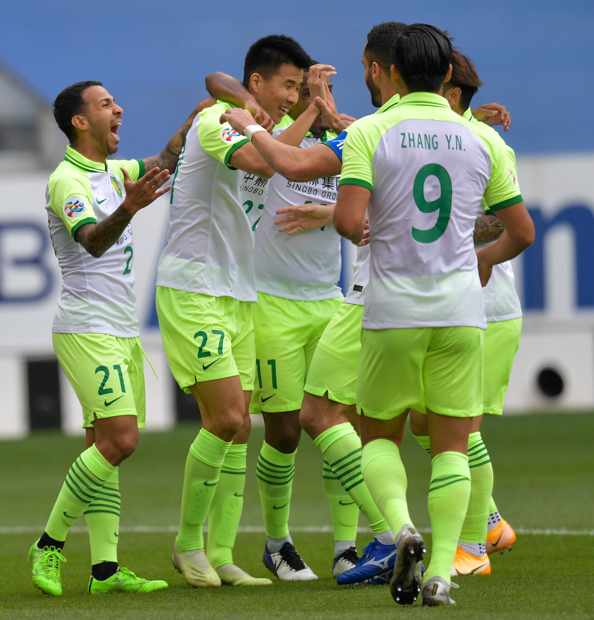 关于浙江队迎亚冠关键赛，赛前回应争议，球迷炸锅，阵容厚度经受考验的信息