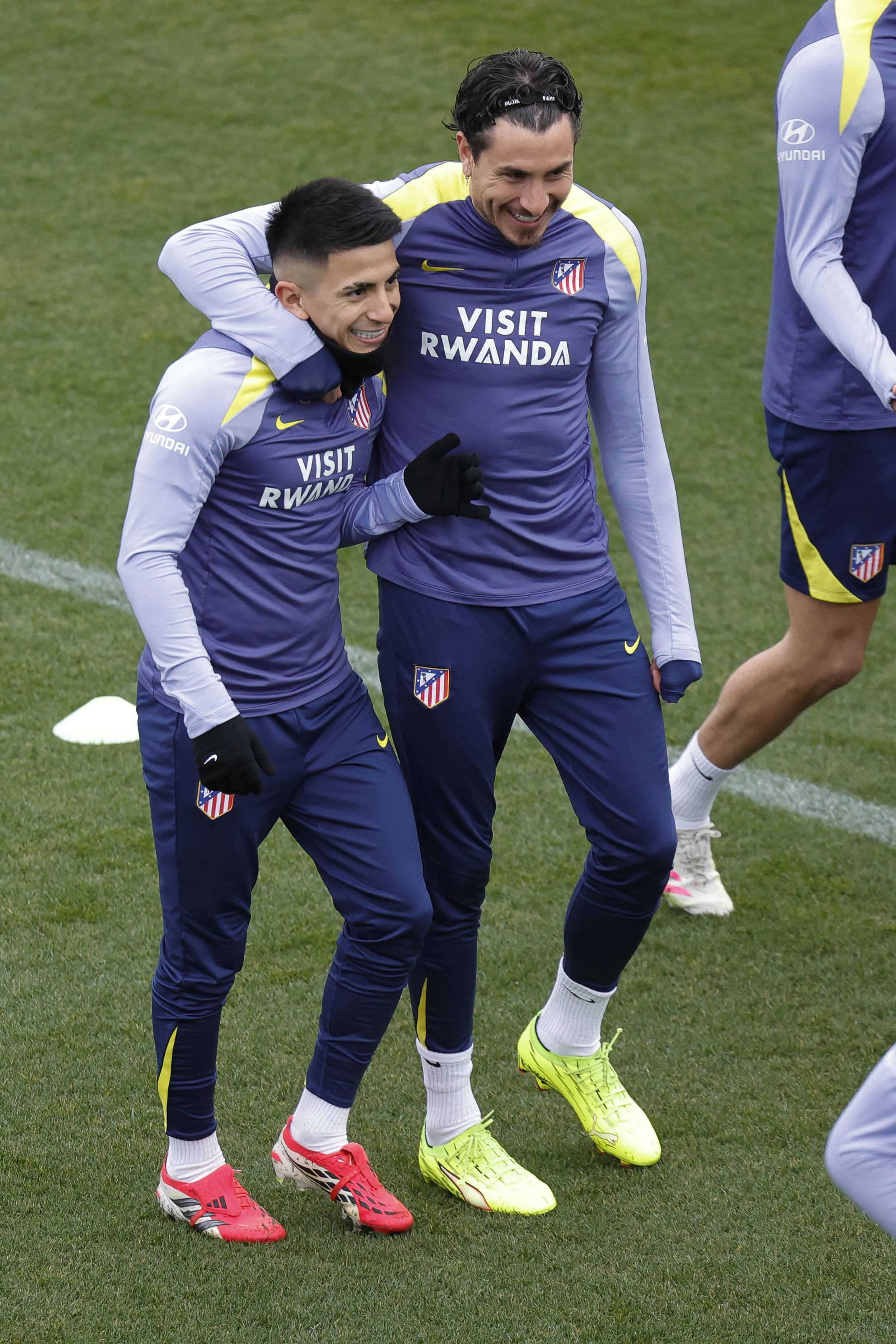 马德里竞技发布备战花絮，集结日内部沟通，西甲任务艰巨，赛程密集仍需轮换的简单介绍